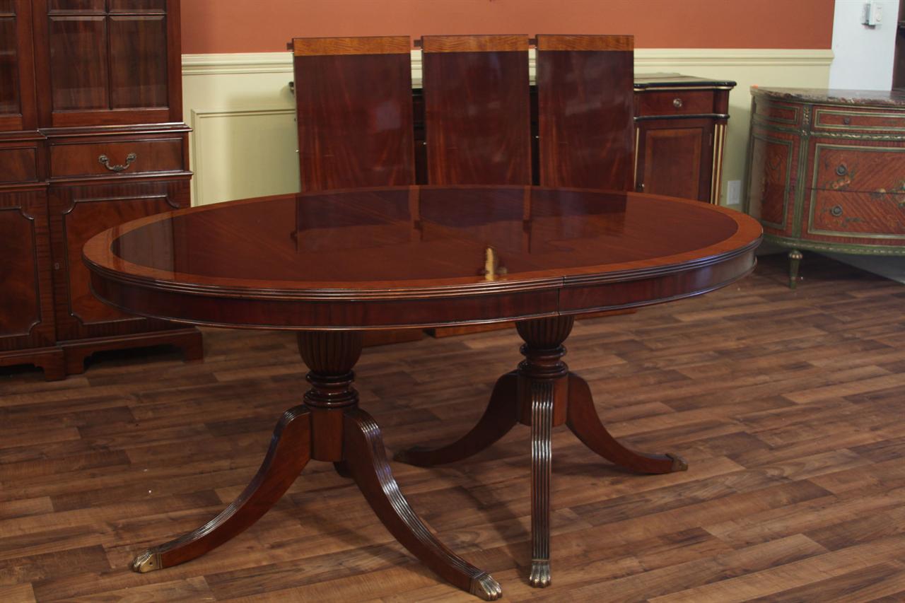 mahagony oval dining room table