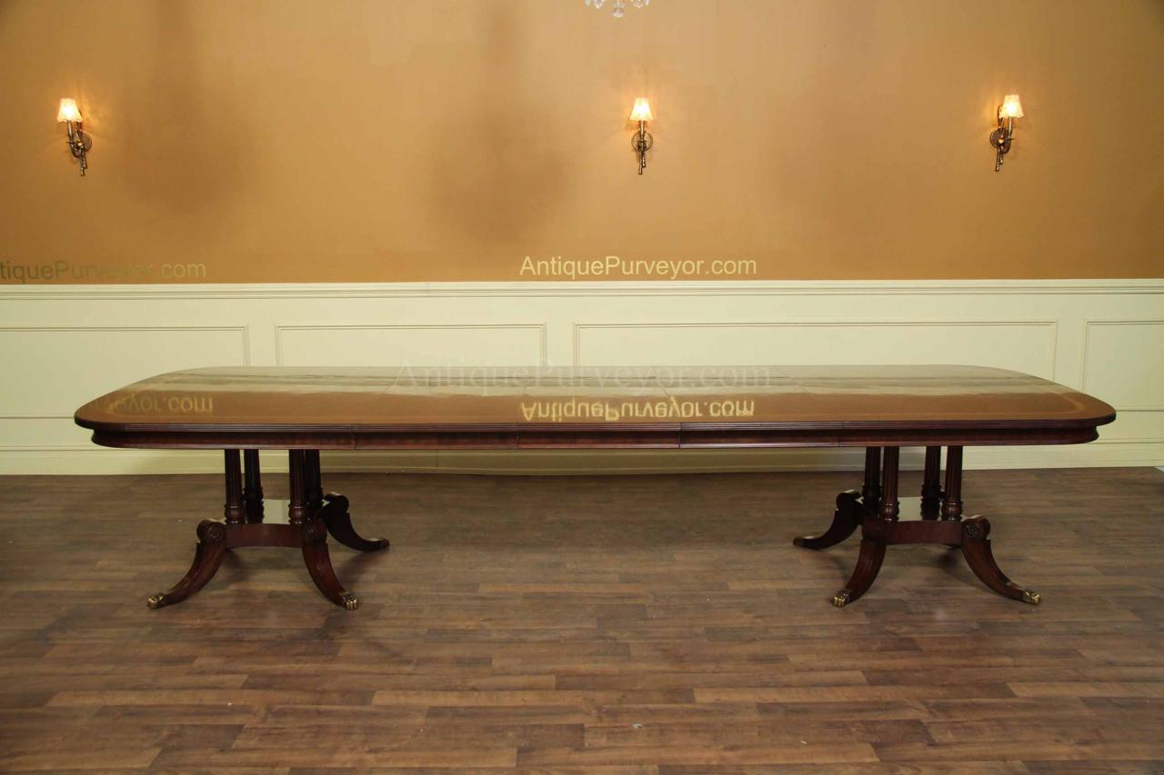 Henredon Oxford Classic or Natchez Dining Table Model 9400-20-319