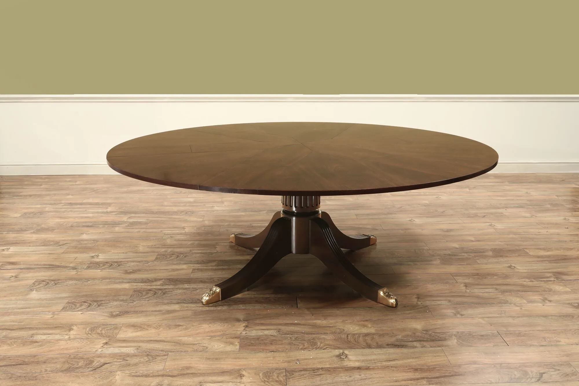 Expandable Round dining table
