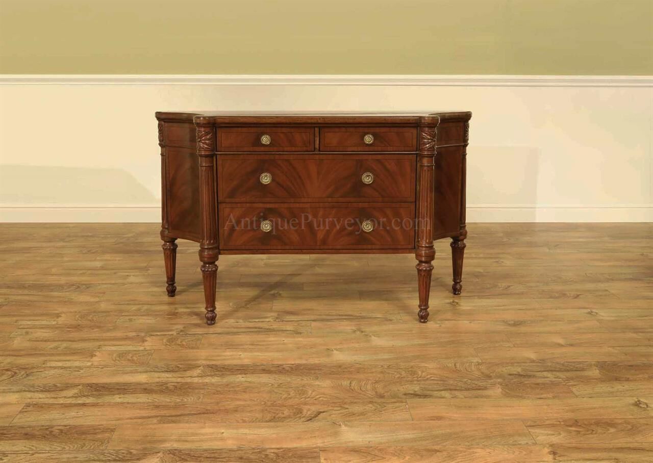 Traditional Mahogany Sideboard with Tapering & Fluted Baluster Columns