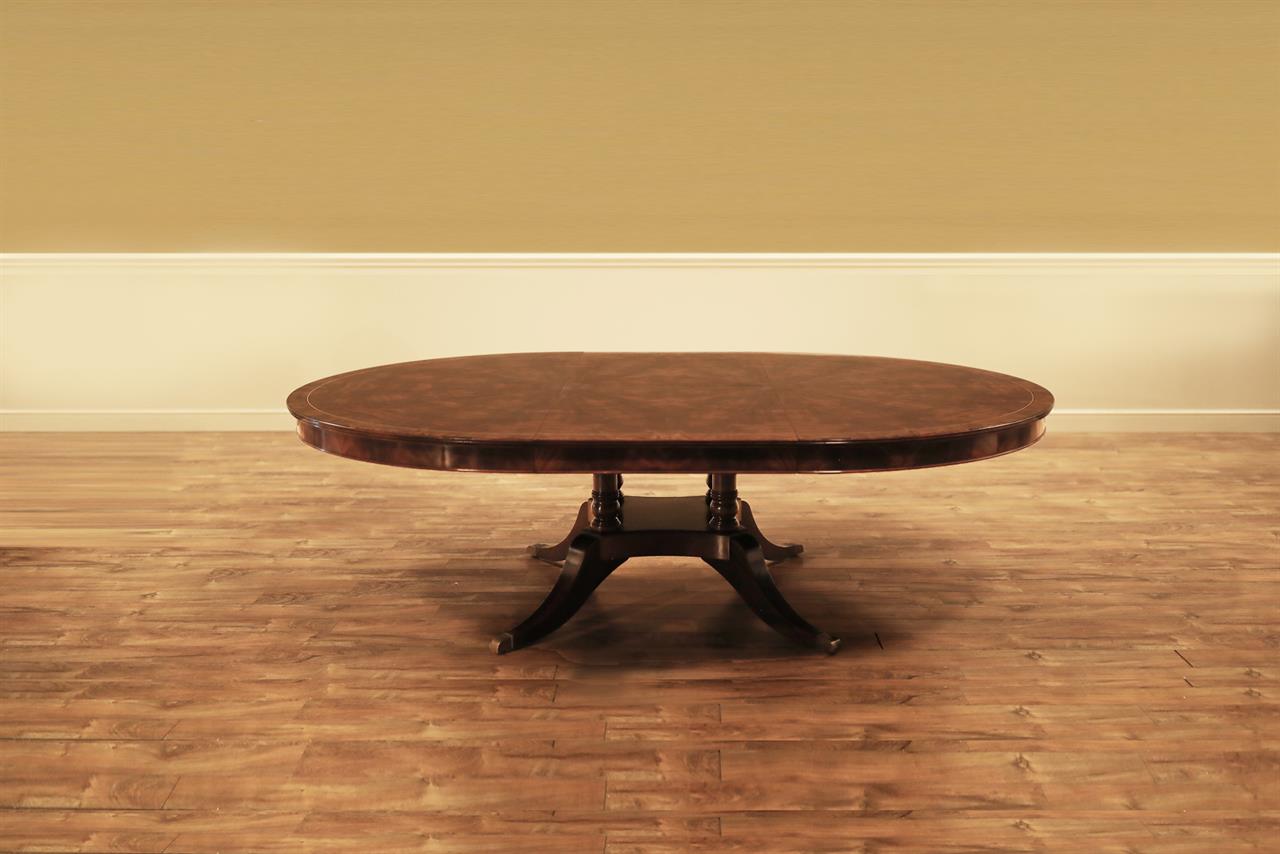 Round expandable dining table