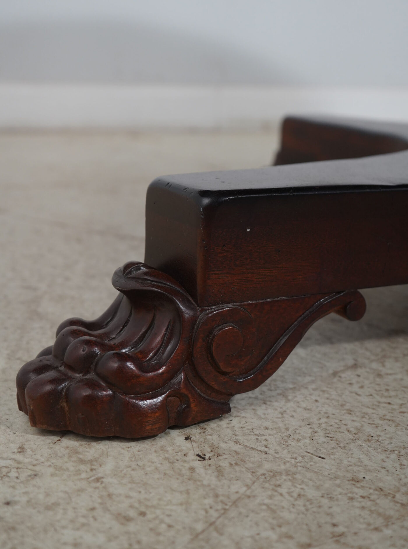 Solid Wood Round Dining Table by Oscar De La Renta - Image 9