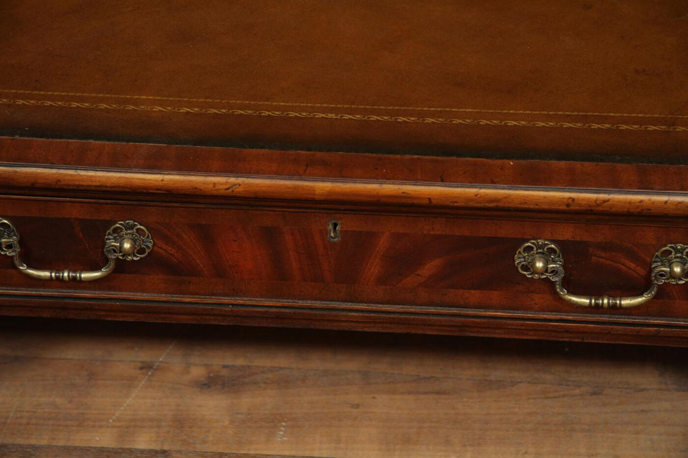 Leather top mahogany partners desk - Image 9