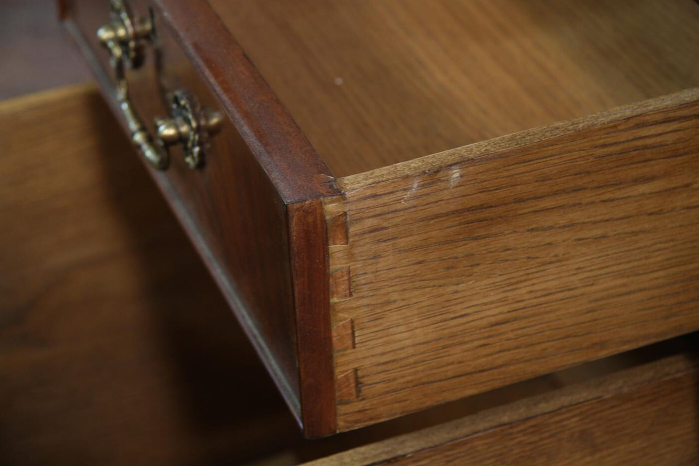 Leather top mahogany partners desk - Image 7