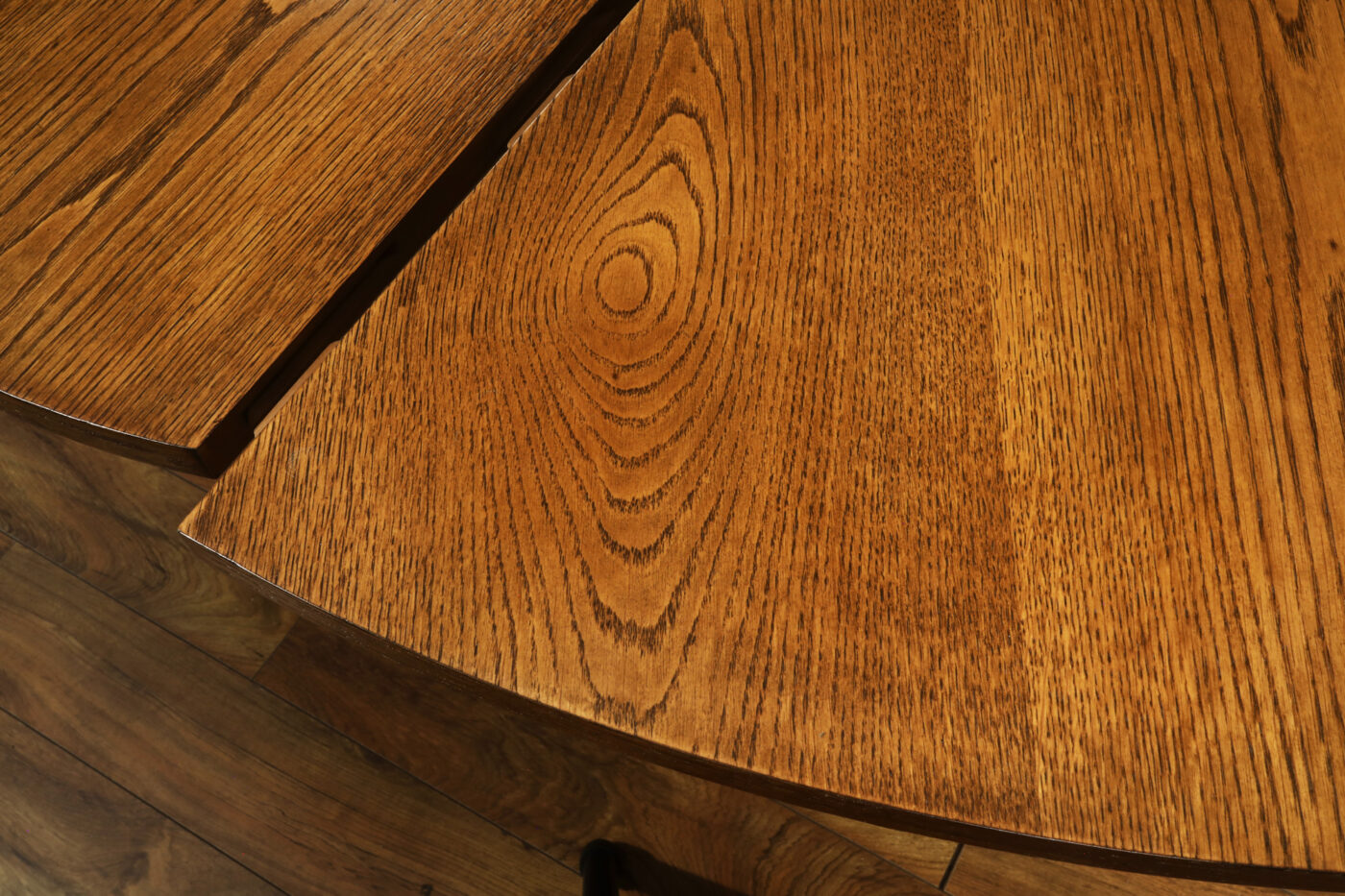 Medium Casual Jupe Table with Traditional Golden Oak Finish - Image 8