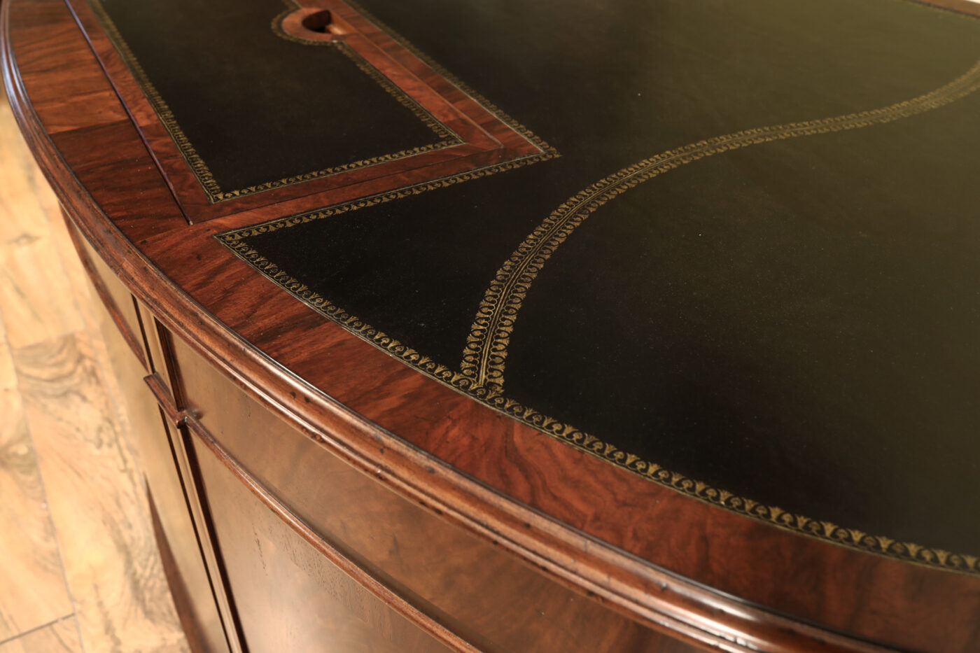 Kidney Shaped Desk with Optional Monitor Lift - Image 4