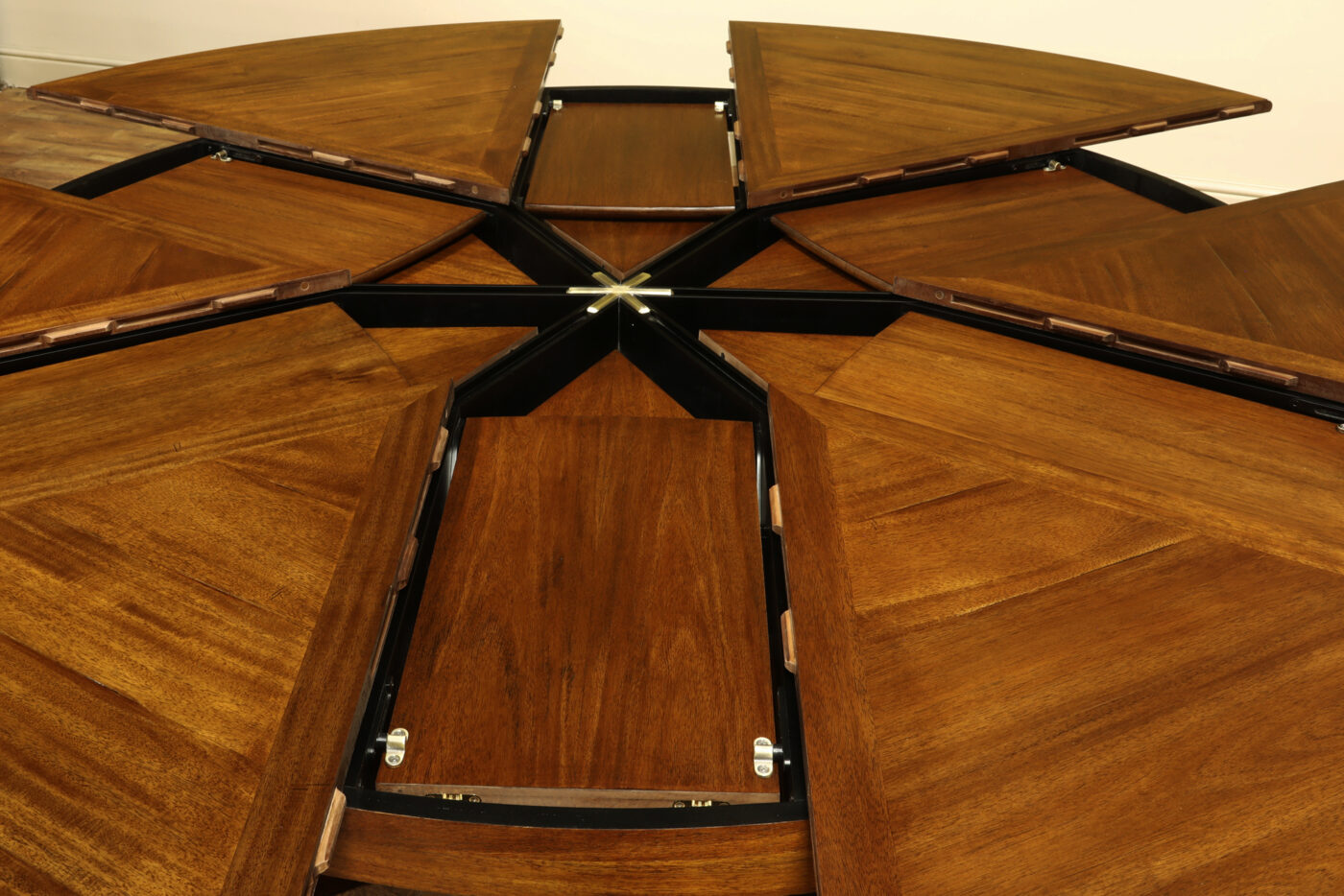 82-100 Country Farm Jupe Table on Single Solid Turned Column Pedestal - Image 5